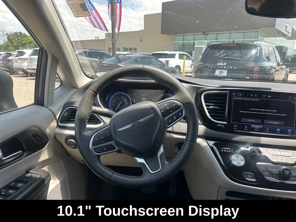 Used 2023 Granite Crystal Metallic Clearcoat Chrysler Touring L image 15