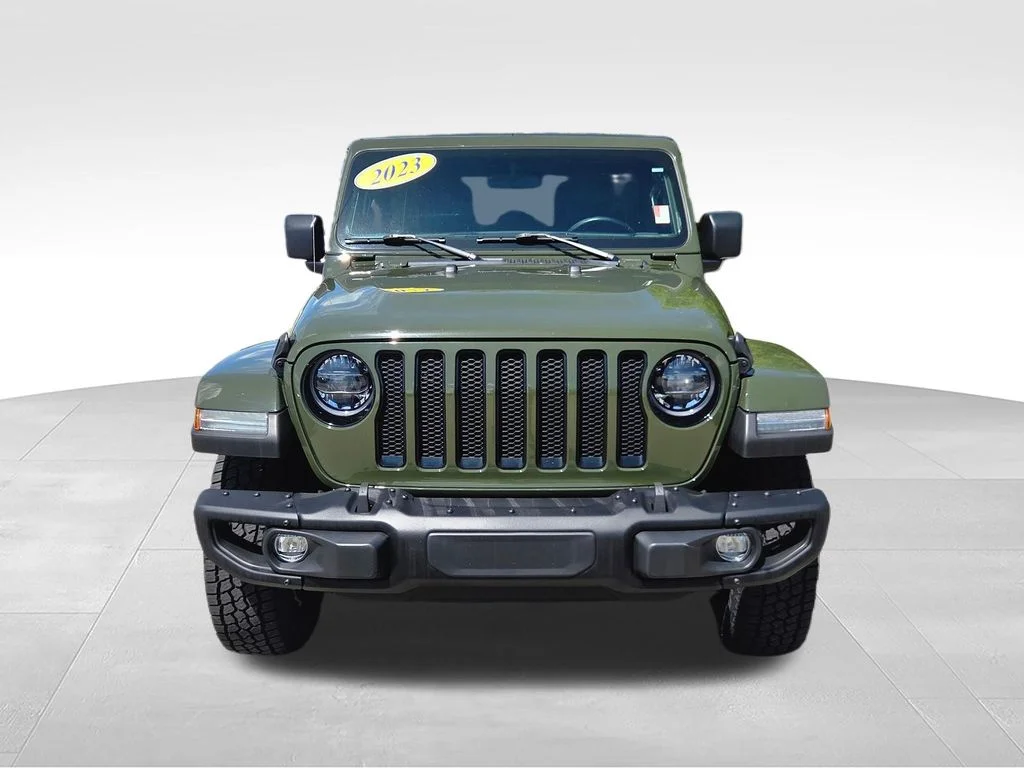 Used 2023 Green Jeep Sport S image 2