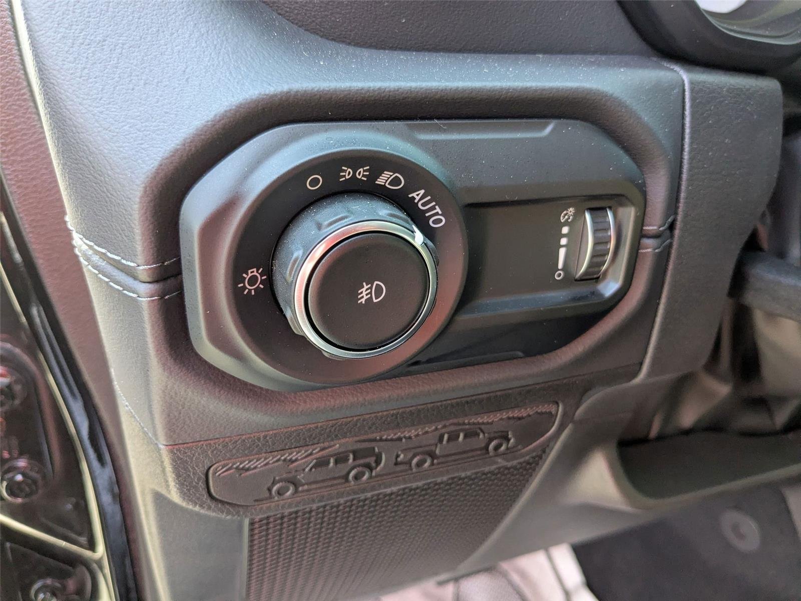 2025 Jeep Wrangler 4-Door Sahara - Photo 14