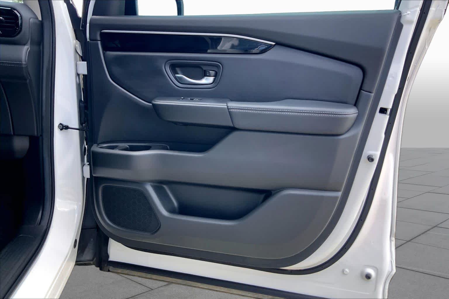 Used 2024 Platinum White Pearl Honda Touring image 22