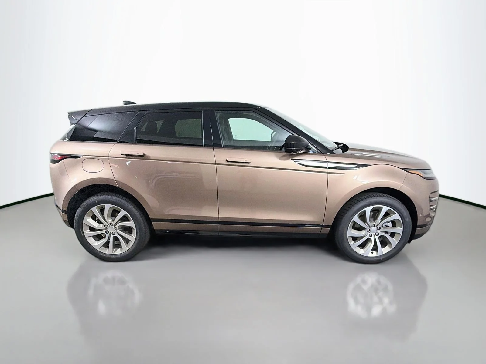 New 2026 Corinthian Bron Land Rover Hoxton Edition image 6