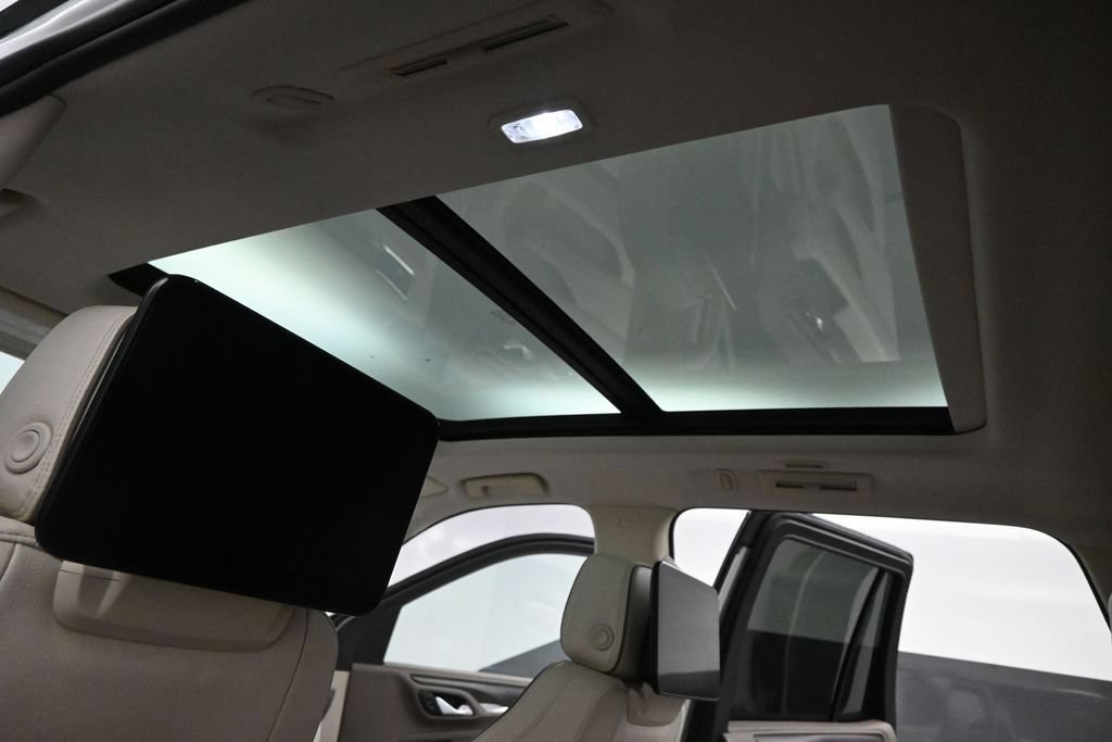 Used 2023 White Frost Tricoat GMC Denali image 10