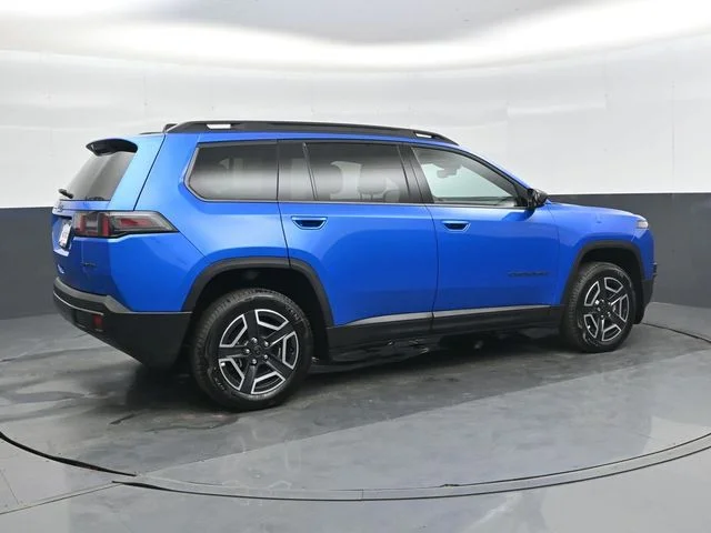 New 2026 Hydro Blue Pearl-Coat Exterior Paint Jeep Limited image 3