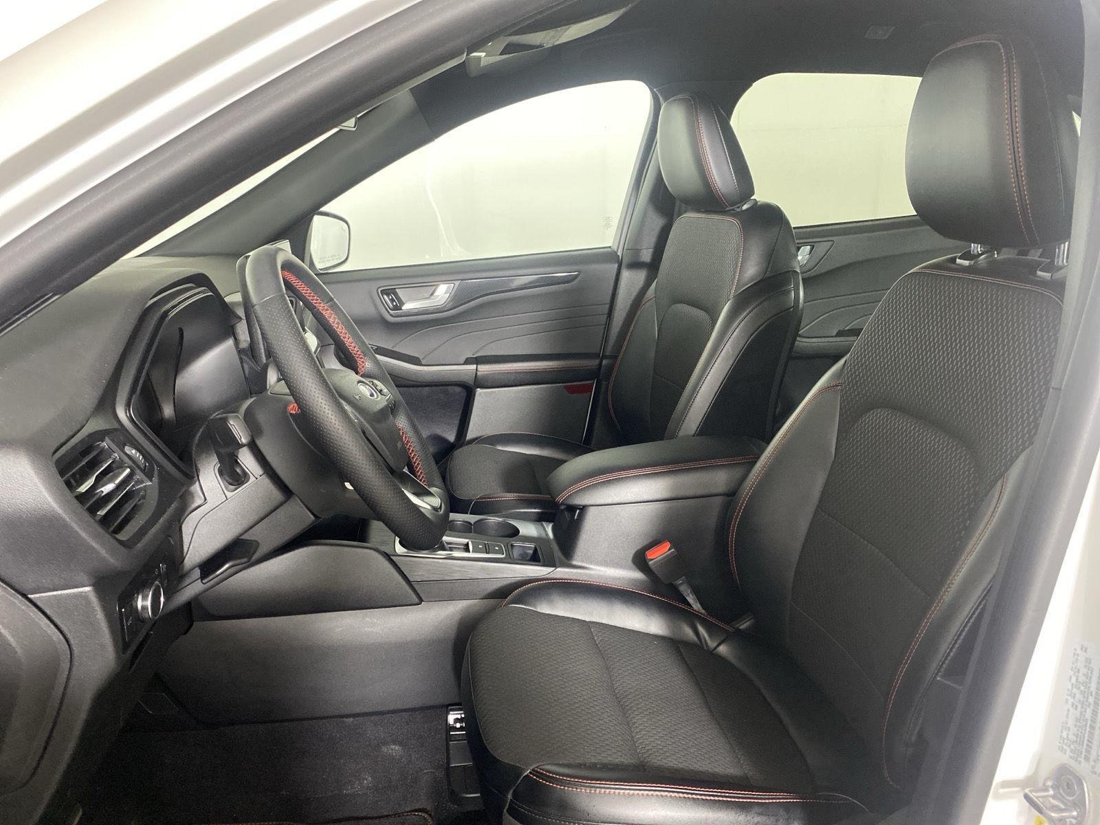 Used 2023 Star White Metallic Tri-Coat Ford ST-Line image 19