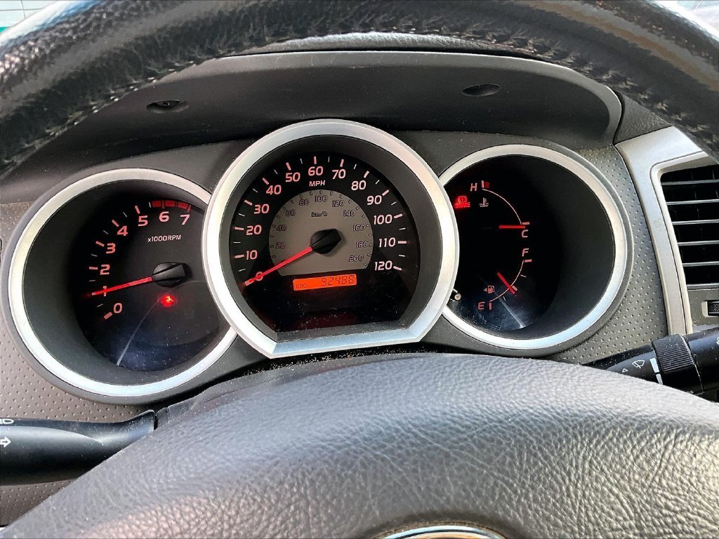 Used 2010 White Toyota Base image 8