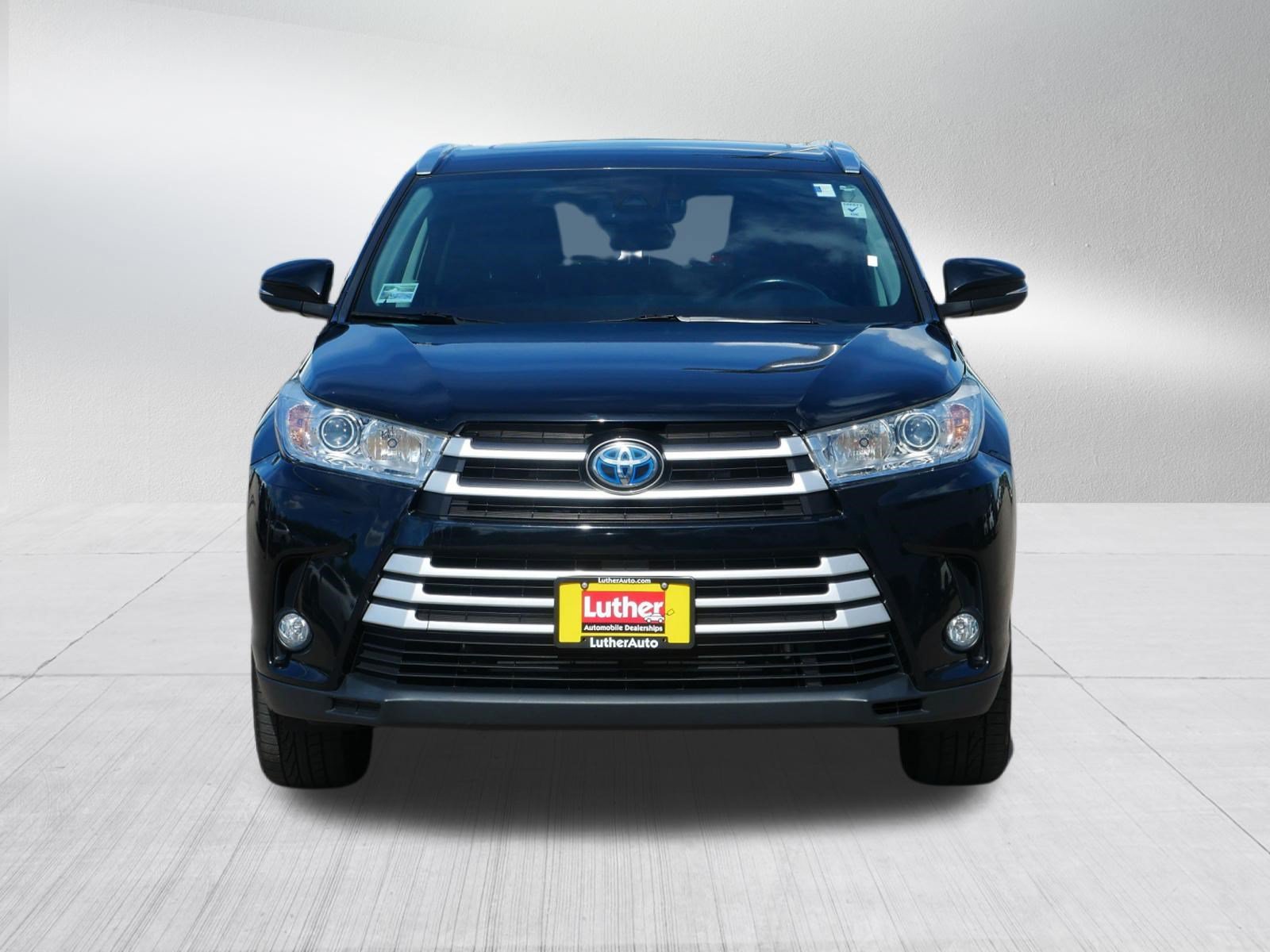Used 2017 Toyota Highlander XLE with VIN 5TDJGRFH8HS034679 for sale in Vadnais Heights, Minnesota