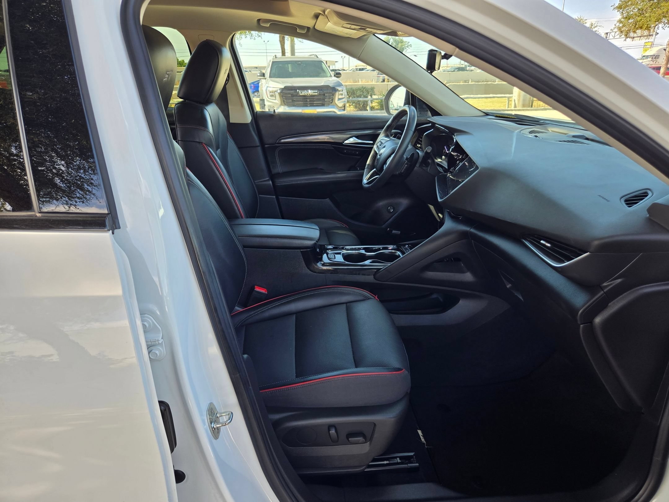 2022 Buick Envision Essence - Photo 25