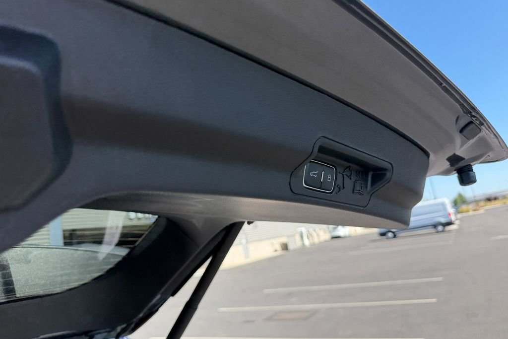 New 2026 Carbonized Gray Metallic Ford ST-Line image 28