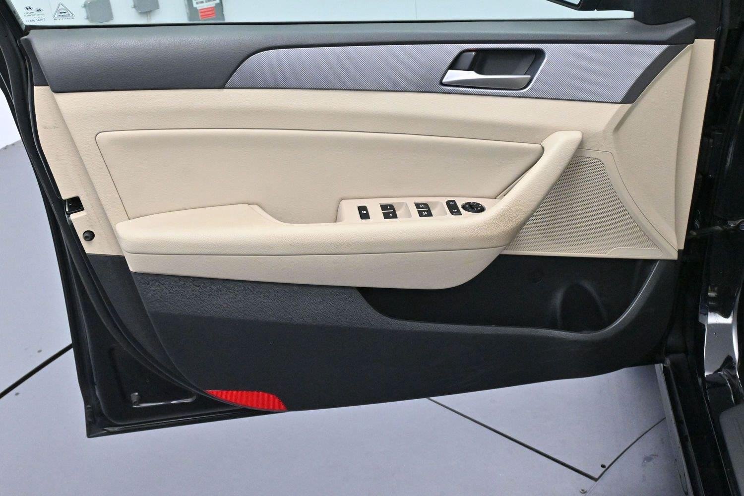 Used 2019 Phantom Black Hyundai SEL image 10