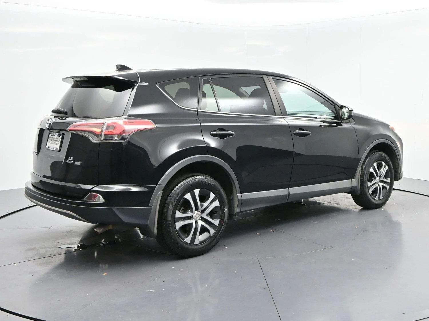 Used 2018 Black Toyota LE image 7