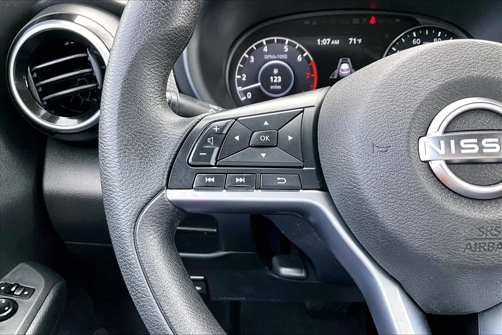 Used 2022 Gray Nissan SV image 11