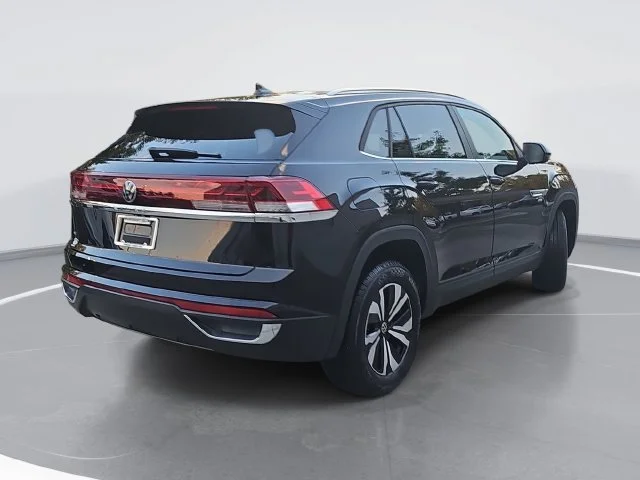 Used 2026 Black Volkswagen SE image 3