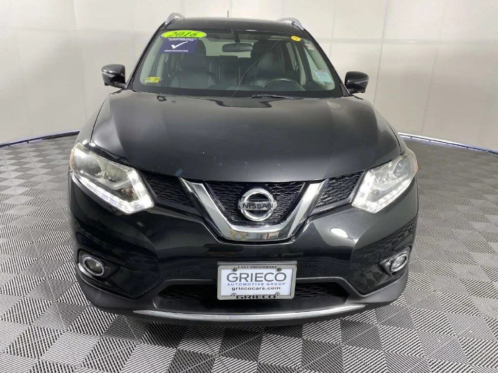 Used 2016 Magnetic Black Nissan SL image 3