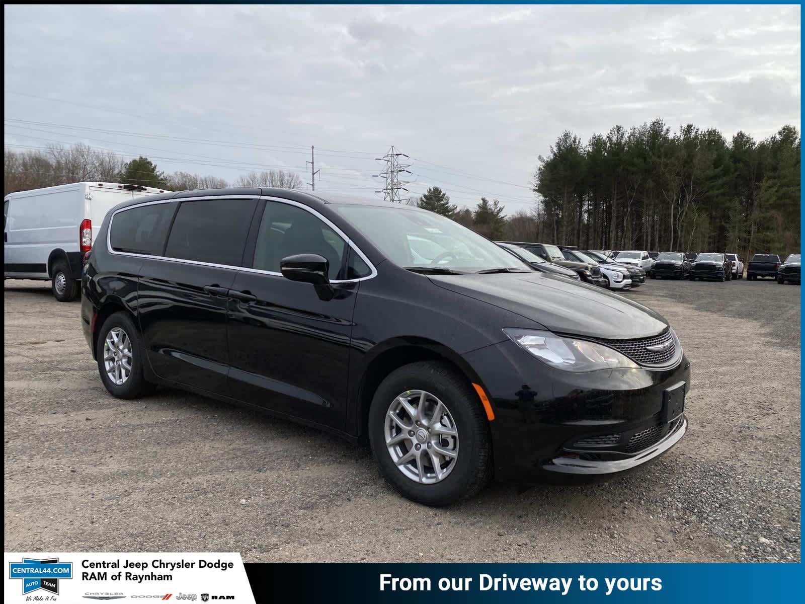 2026 Chrysler Voyager LX's photo