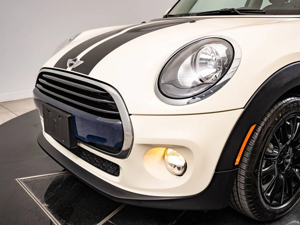 Used 2018 Pepper White MINI  image 3