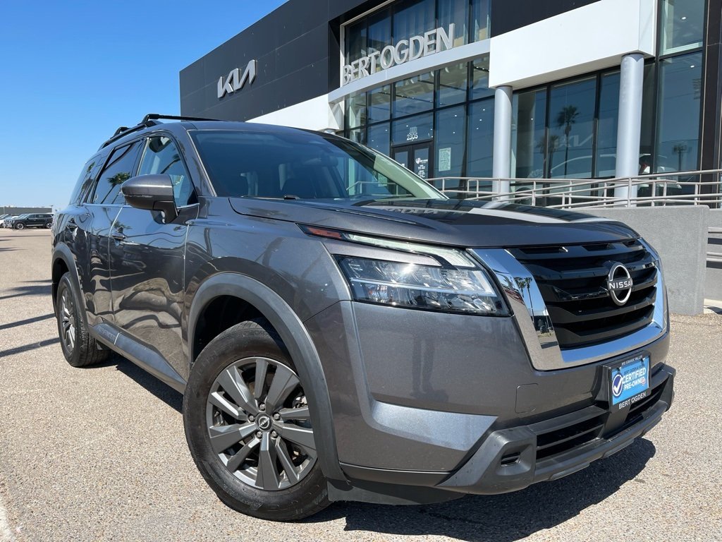 2022 Nissan Pathfinder SV