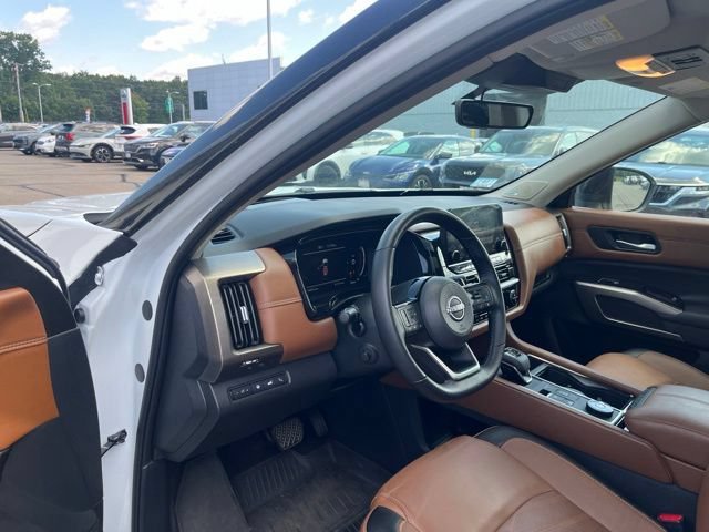 Certified Used 2025 White / Black Nissan Platinum image 11