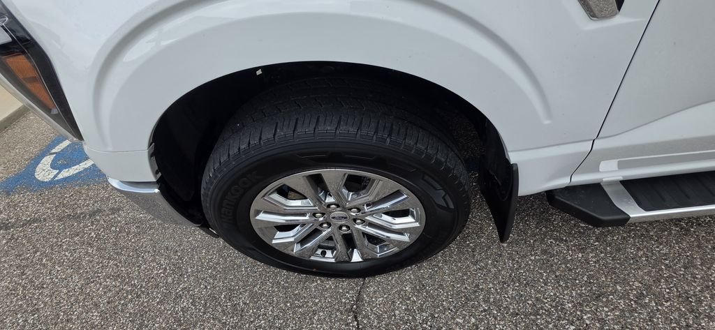 Used 2024 Oxford White Ford Lariat image 10