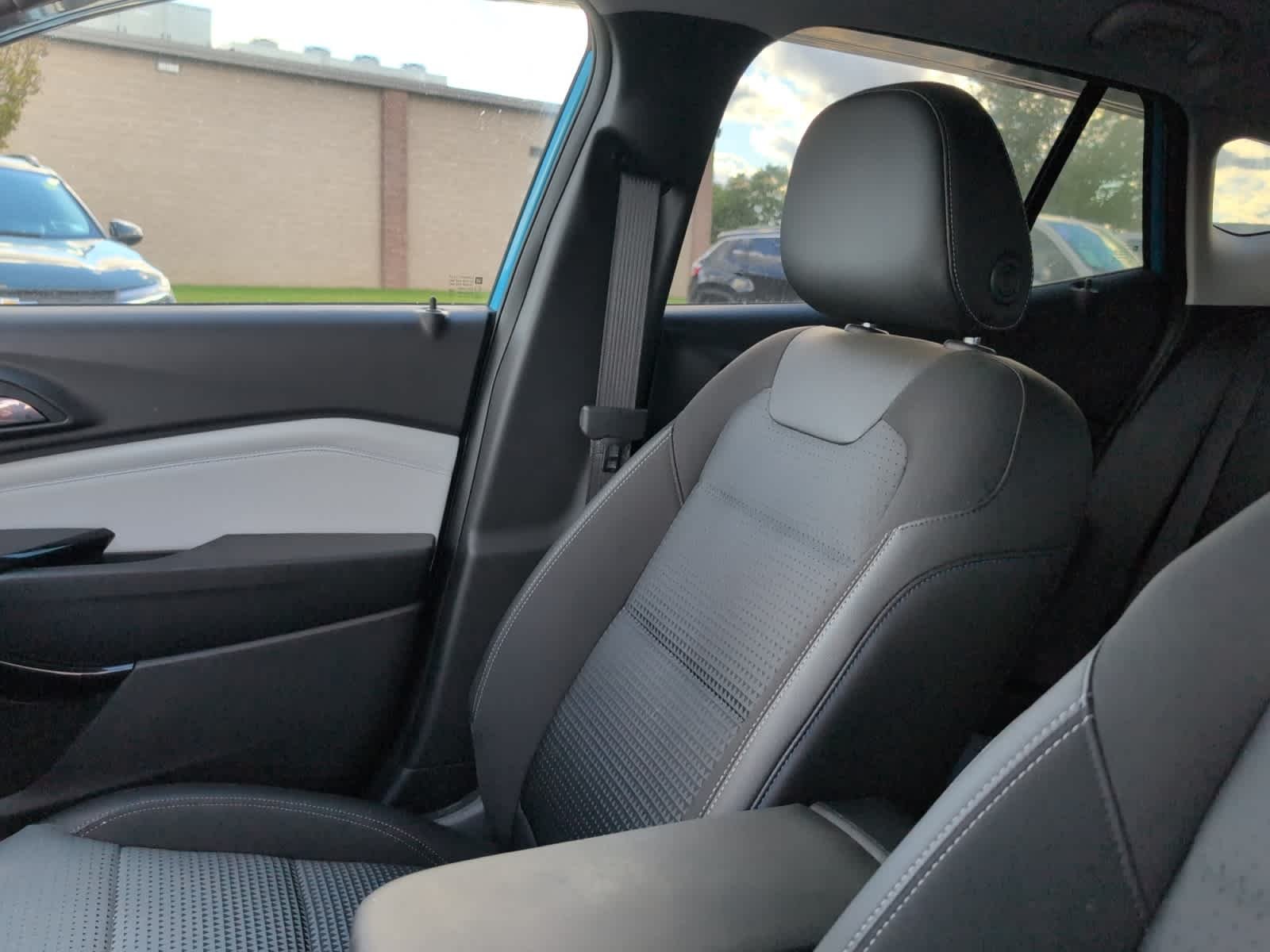 Used 2025 Marina Blue Metallic Chevrolet LT image 29