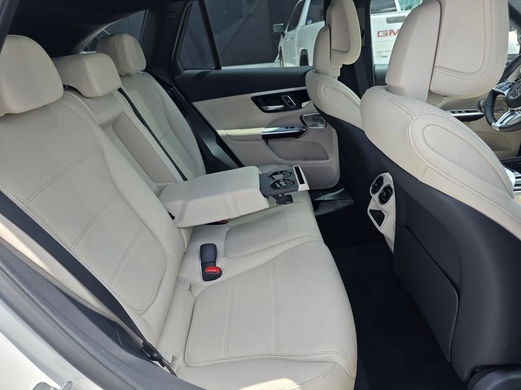 New 2026 Polar White Mercedes-Benz GLC 300 image 17