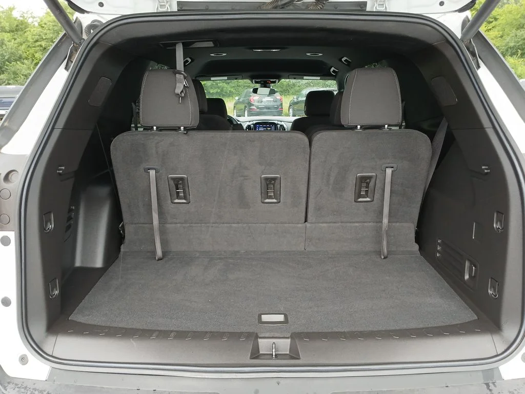Used 2023 White Chevrolet LT image 27