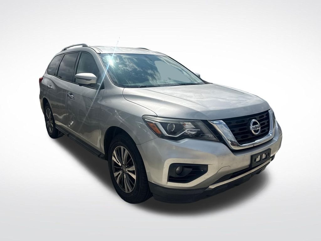 Used 2017 Silver Nissan SL image 1
