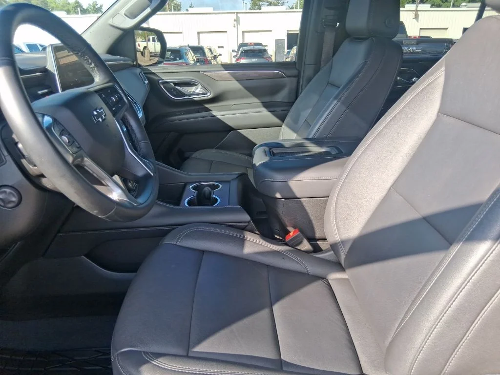 Used 2023 Black Chevrolet Z71 image 16