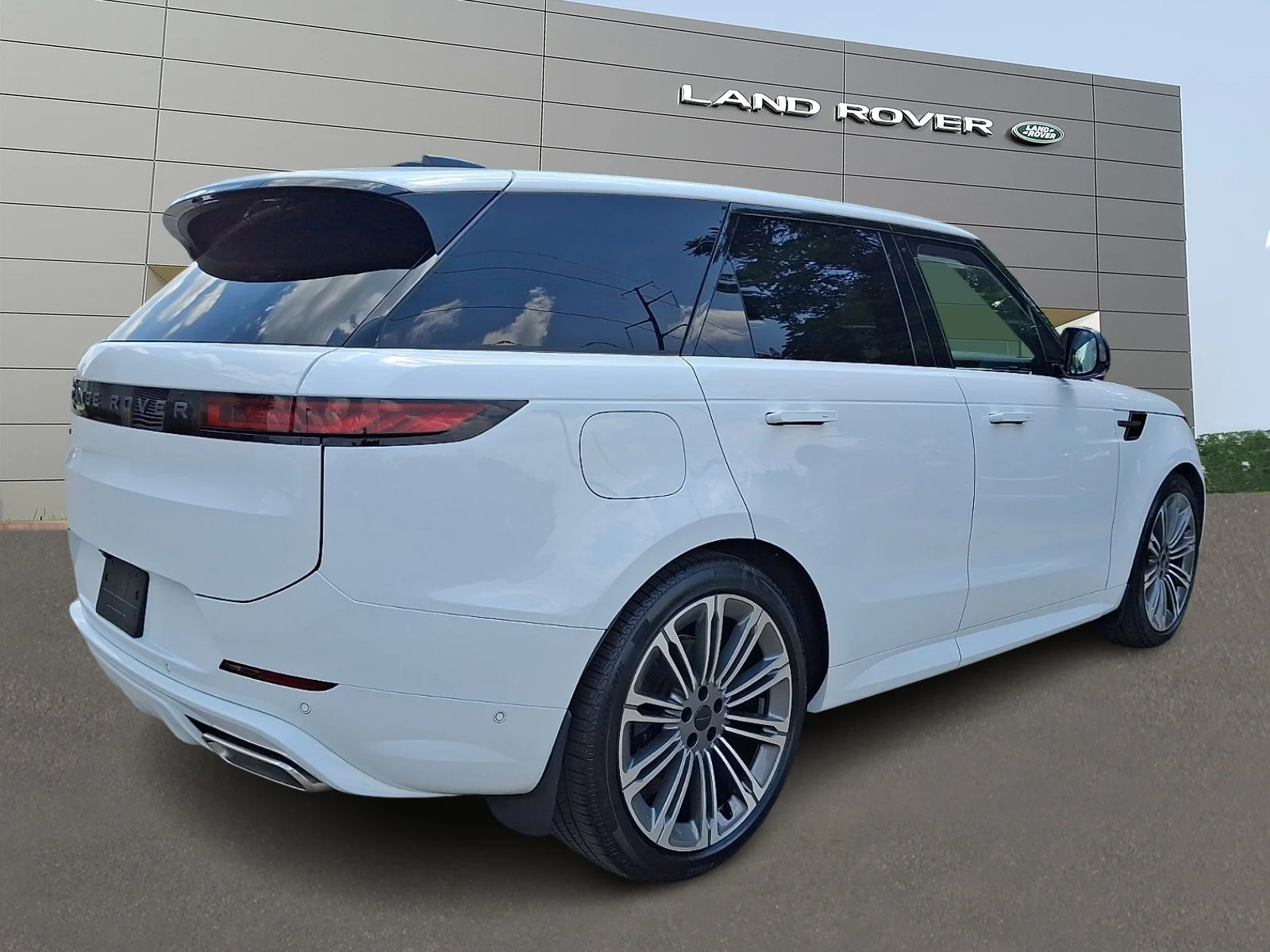 New 2026 Fuji White Land Rover P400 Dynamic SE image 2