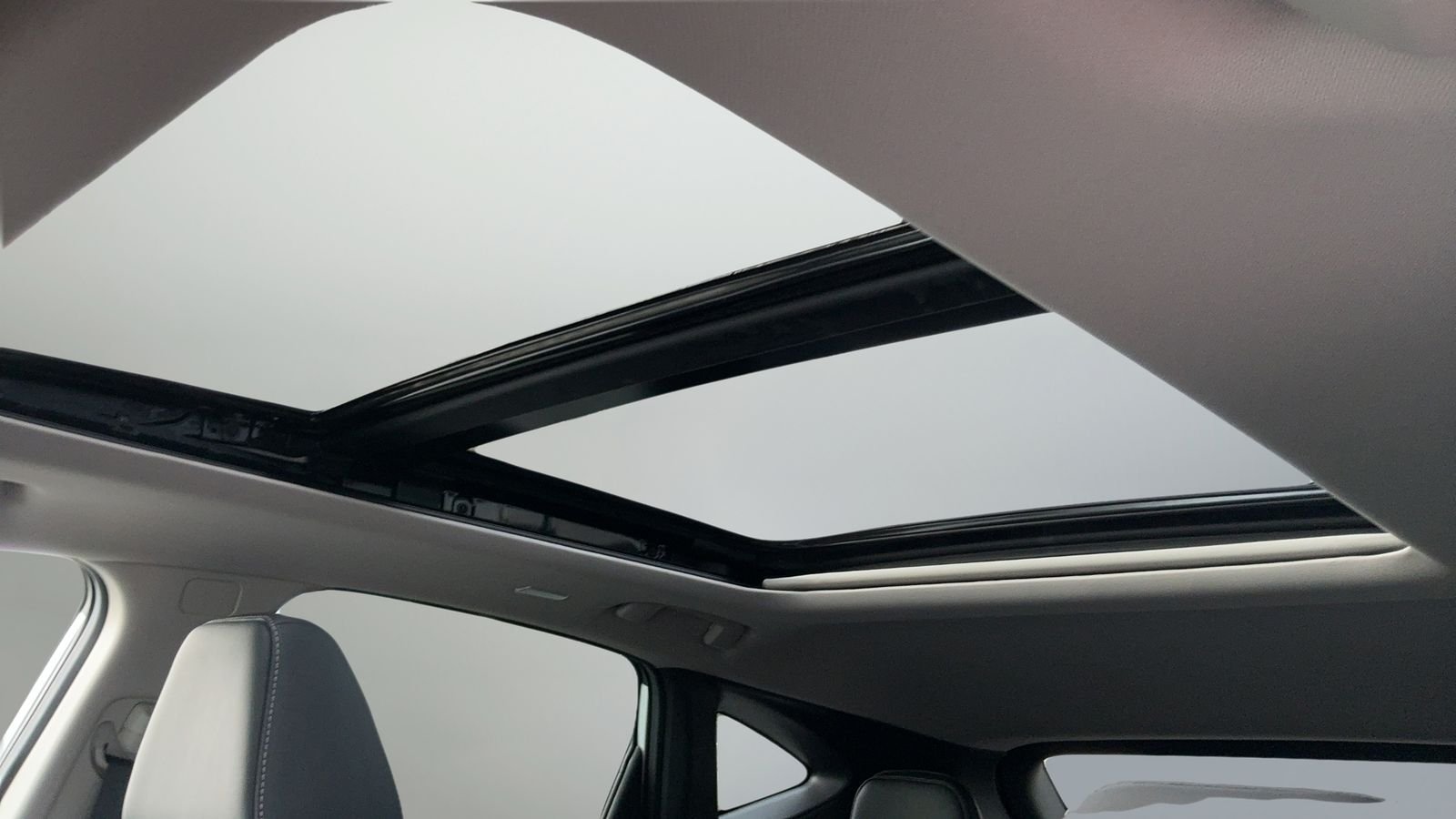 New 2026 White Nissan Platinum image 32