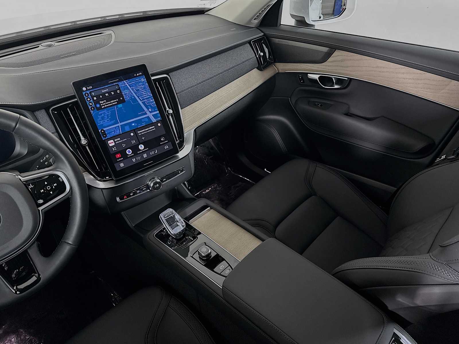 Certified Used 2025 Crystal White Volvo Plus image 22
