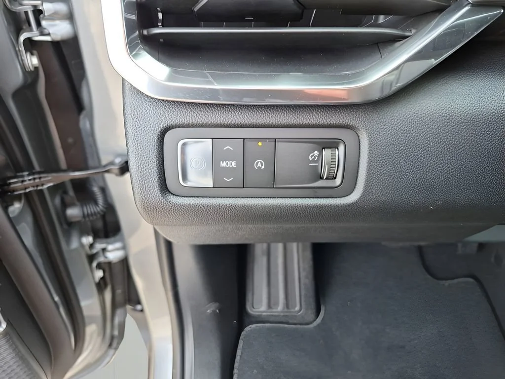 New 2026 Sterling Metallic GMC Elevation image 36