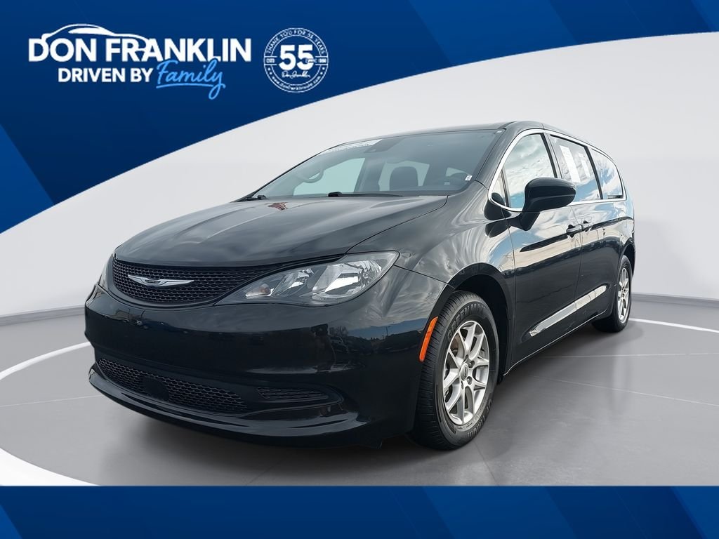 2023 Chrysler Voyager LX