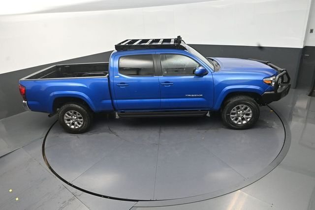 Used 2018 Blue Toyota SR5 image 30