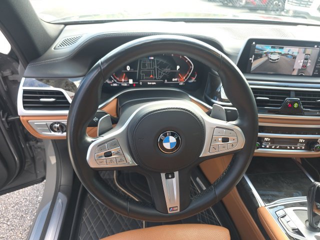 Used 2022 Gray BMW 750i xDrive image 16