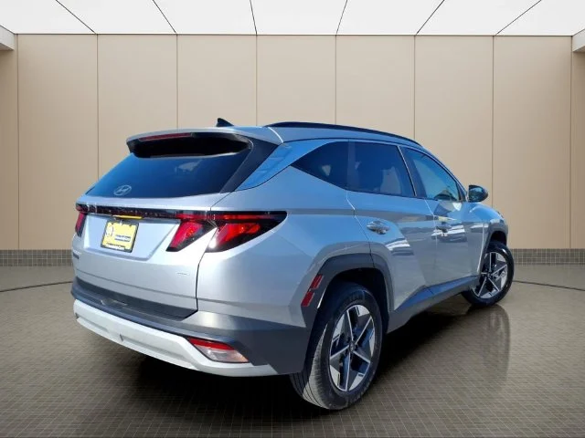 Used 2025 Silver Hyundai SEL image 8