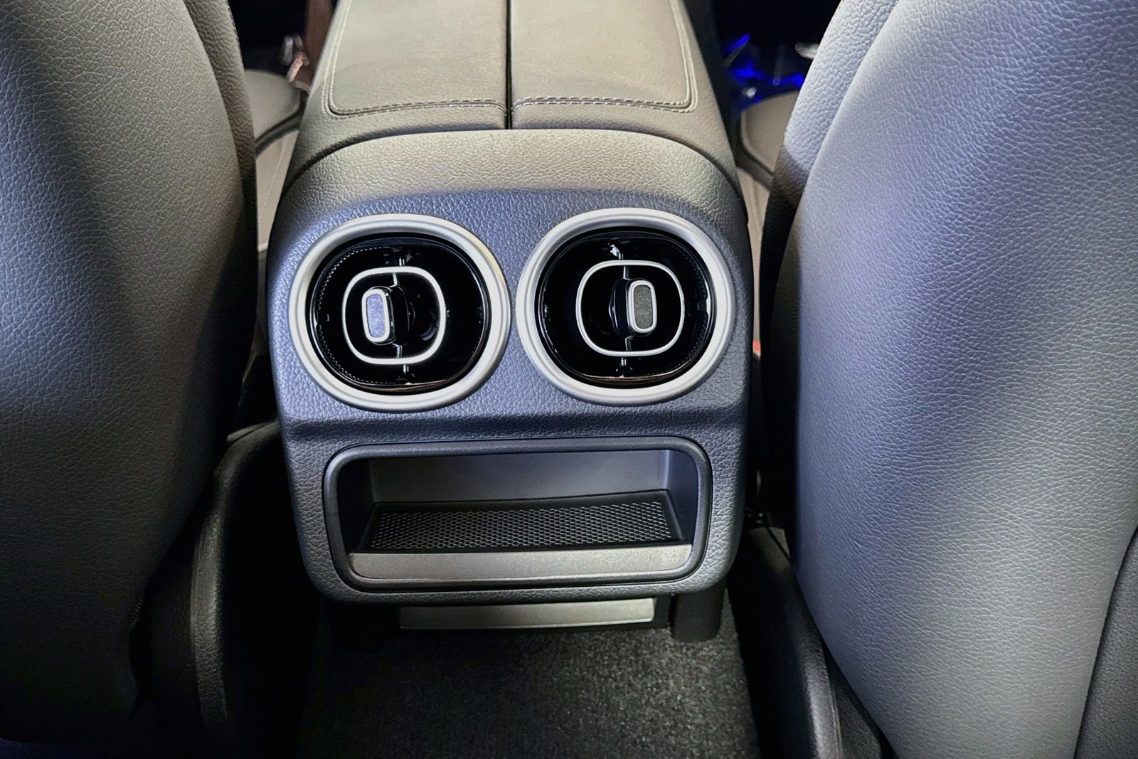 New 2026 Selenite Grey Metallic Mercedes-Benz C 300 image 23