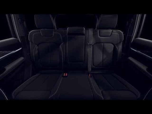 New 2026 Silver Zynith Exterior Paint Jeep Altitude image 3
