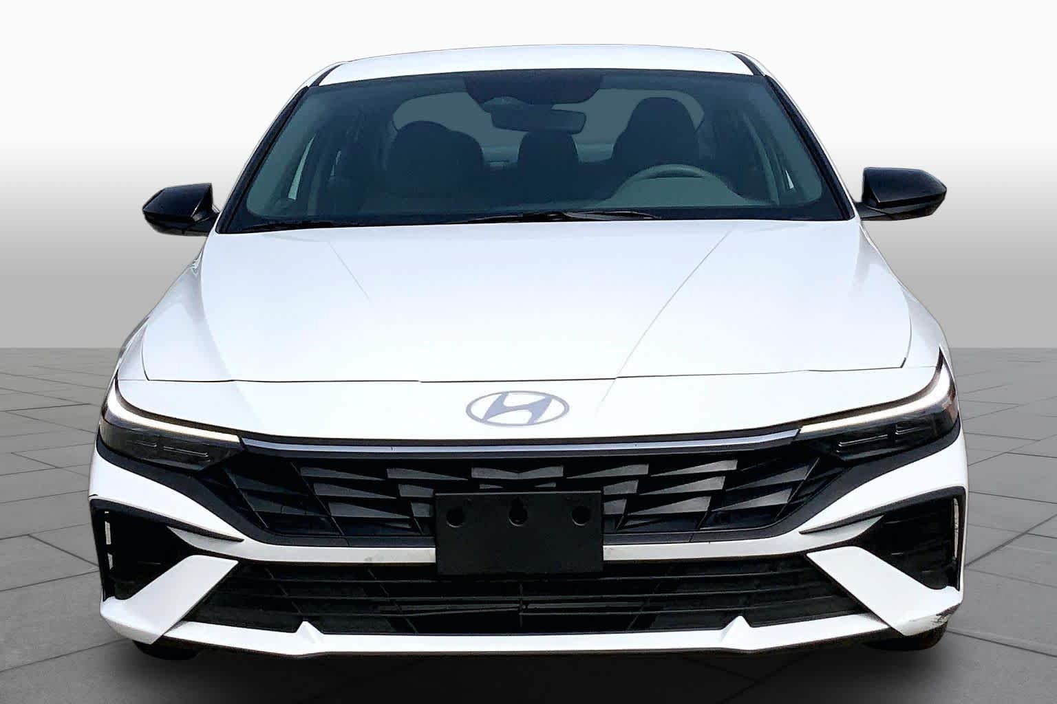 Used 2025 Serenity White Hyundai SEL Sport image 4