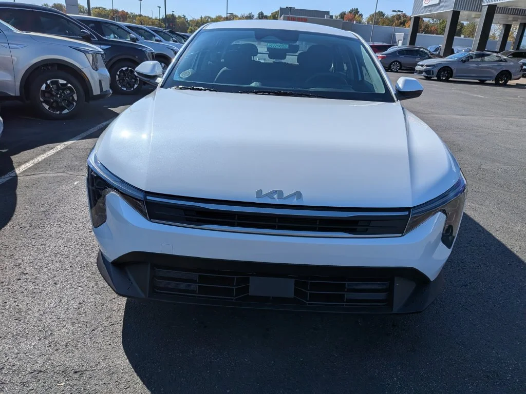 New 2027 Snow White Pearl Kia LXS image 29