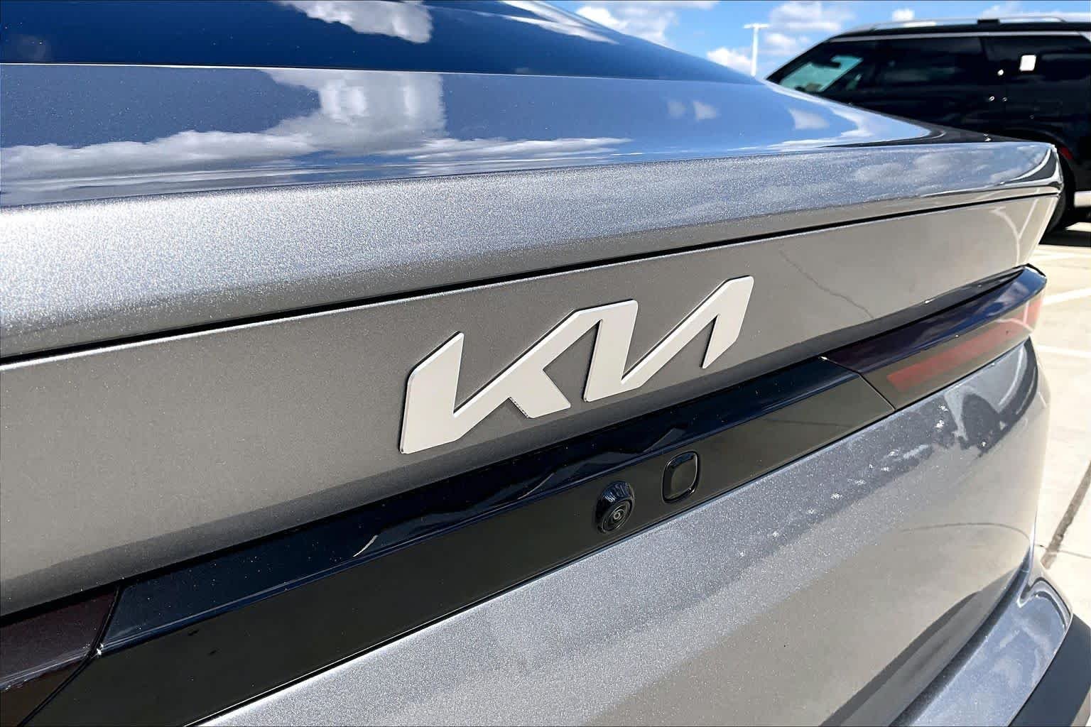 Used 2025 Steel Gray Kia LXS image 10