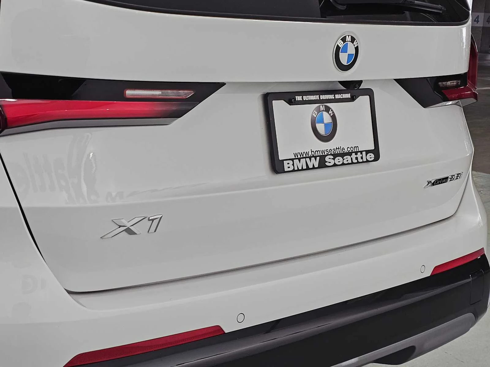 New 2026 Mineral White Metallic BMW xDrive28i image 7