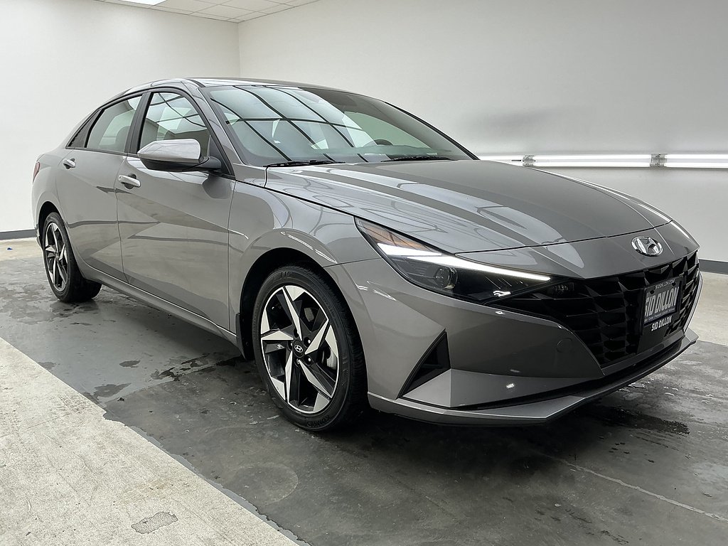 Used 2023 Fluid Metal Hyundai SEL image 3