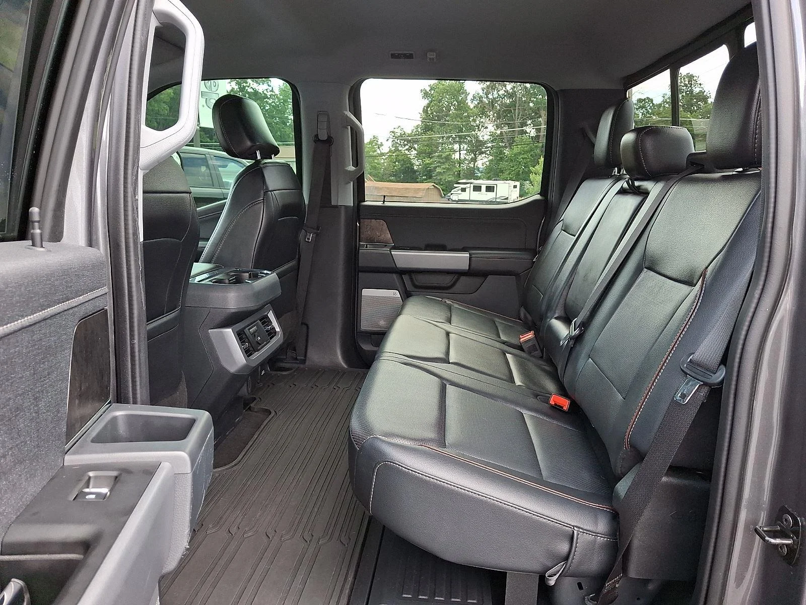 Used 2024 Carbonized Gray Metallic Ford LARIAT image 10