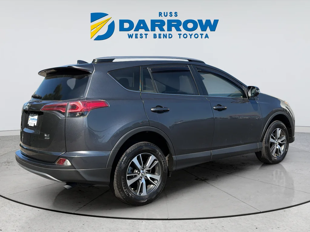 Used 2018 Gray Toyota XLE image 4