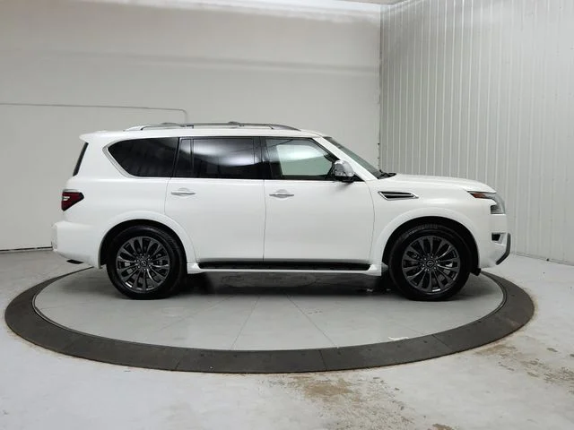 Used 2024 White Nissan Platinum image 9