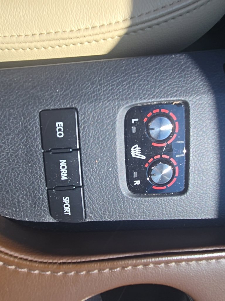 Used 2016 Mica Toyota XLE Plus image 22