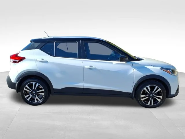 Used 2018 White Nissan SV image 12