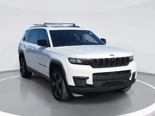Used 2025 White Jeep Limited image 1