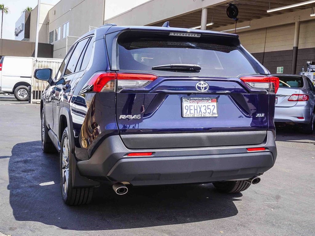 Used 2023  Toyota XLE Premium image 4