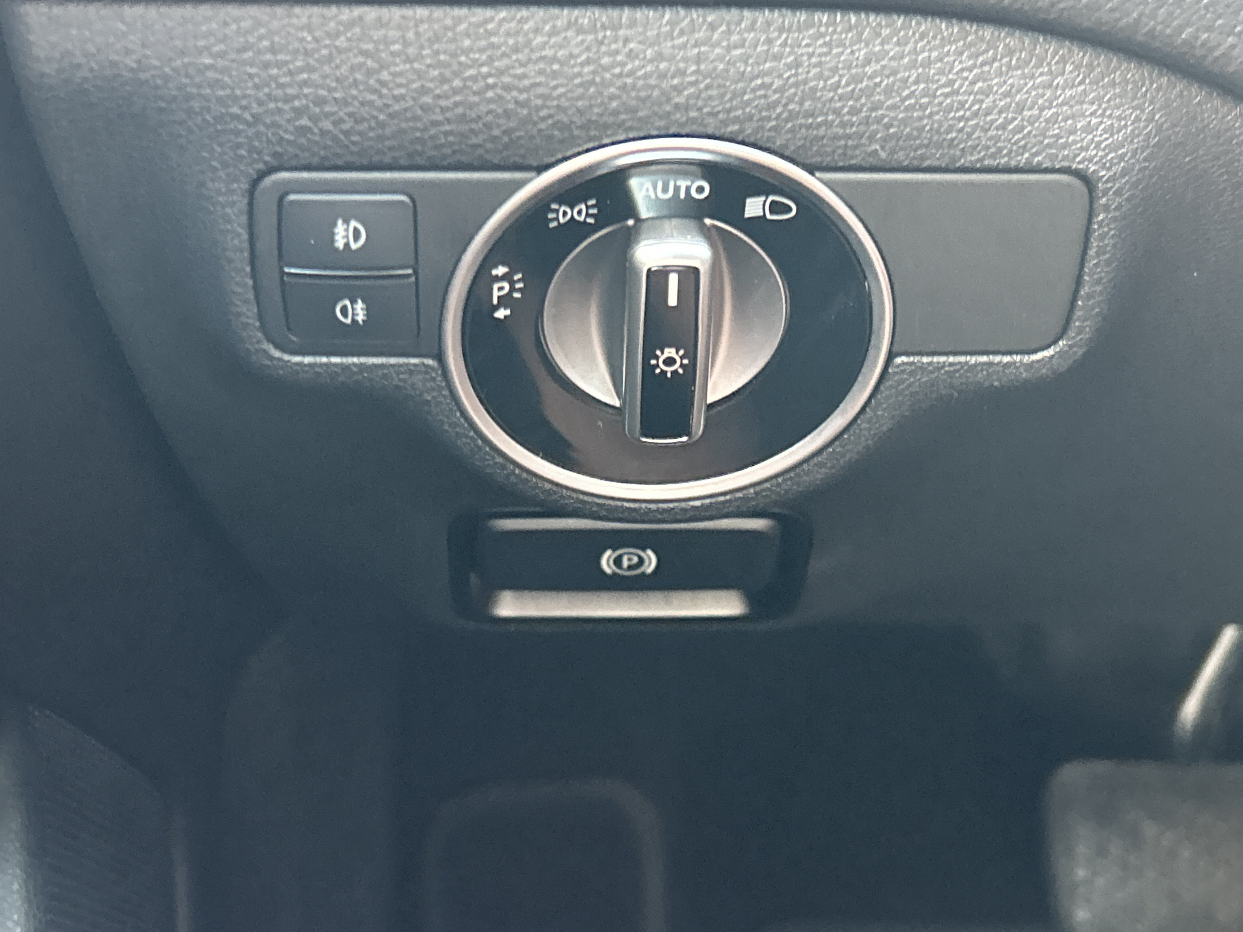 Used 2016 Mountain Gray Metallic Mercedes-Benz GLA 250 SUV image 21